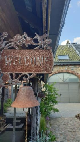 a welcome sign in front of a building at Le basecamp des sommets in Stavelot