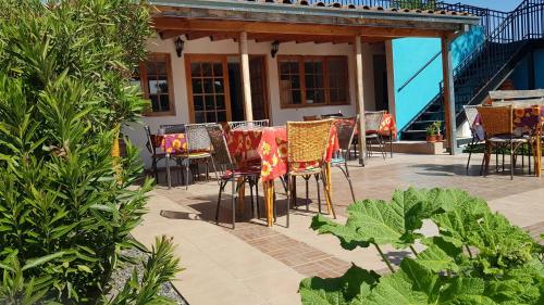 a group of chairs and tables on a patio at Hostal La Maravilla in Vilches