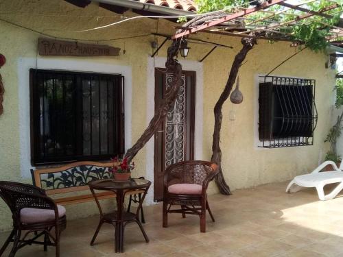 Patio nebo venkovní prostory v ubytování Panos and Chrisas House