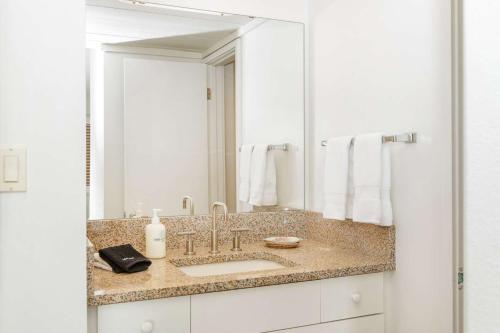 Shadowbrook 302 tesisinde bir banyo