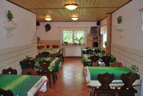 مطعم أو مكان آخر لتناول الطعام في Penzion Pohoda