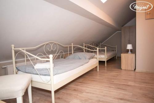 Ένα ή περισσότερα κρεβάτια σε δωμάτιο στο Hotel Magnat