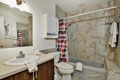 Phòng tắm tại Condo 517 Chemin du Hibou by Les Chalets Alpins