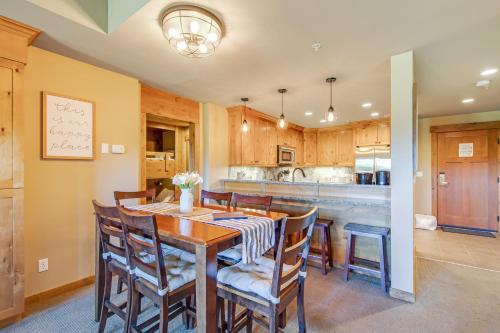 a kitchen and dining room with a table and chairs at Trail Head Lodge # 302 in Cle Elum