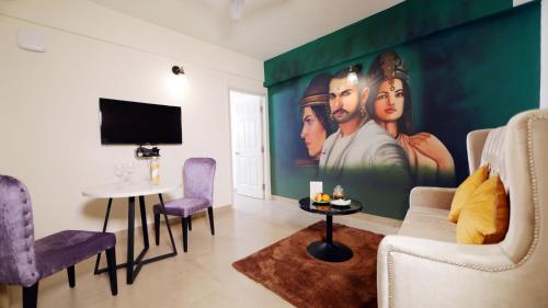 TV a/nebo společenská místnost v ubytování The Altruist Hotel Whitefield