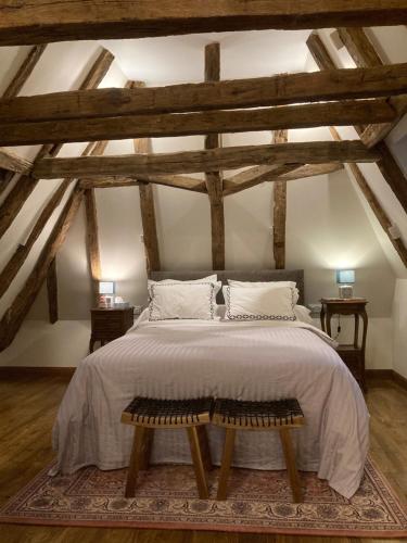 a bedroom with a large bed in an attic at Les Petits Cousins Du Québec - Chambres D’hôtes à Domme in Domme