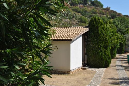 a small white building with a tile roof at B&B Agriturismo 'A Cunziria in Vizzini