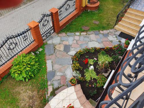 an overhead view of a garden with plants and flowers at Apartament Zibi in Malbork
