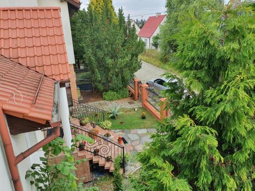 an aerial view of a house with a garden and a driveway at Apartament Zibi in Malbork