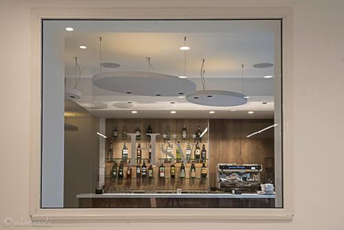a store window with a display of bottles of alcohol at Hotel San Vincenzo Resort in Policoro