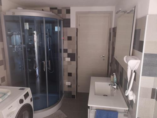 a bathroom with a shower and a sink at Casa Dema climatizzata con wifi in Martis