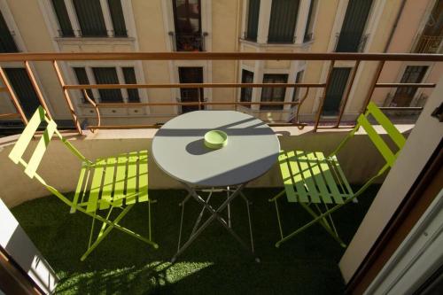 Pretty 3 rooms in the city center