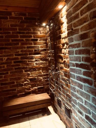 a room with a brick wall and a bench at Emajõe puhkemaja in Sarakuste