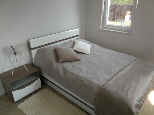 Ένα ή περισσότερα κρεβάτια σε δωμάτιο στο Apartament Zielone Zacisze
