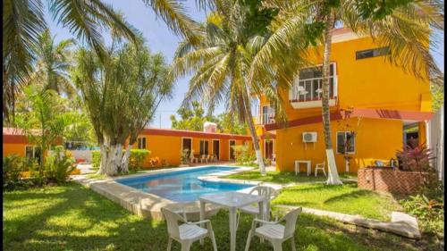 Bazén v ubytování Hotel Caribe nebo v jeho okolí