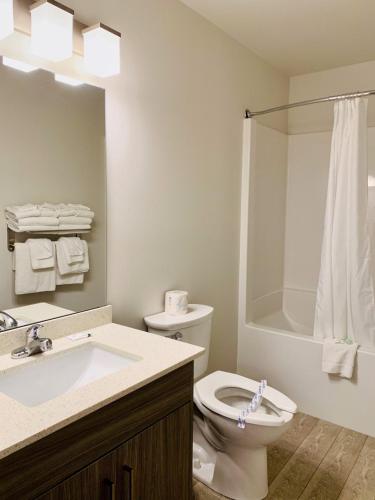 Ванная комната в Traveler's Motel Penticton