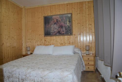 A bed or beds in a room at Casa Rural Consuelo