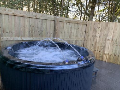 Φωτογραφία από το άλμπουμ του Lola Lodge - Luxury Hot Tub Retreat σε Newton on the Moor