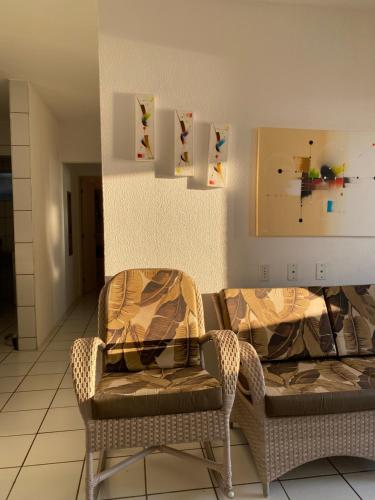 Uma área de estar em Apartamento em Fortaleza em frente a praia do Futuro