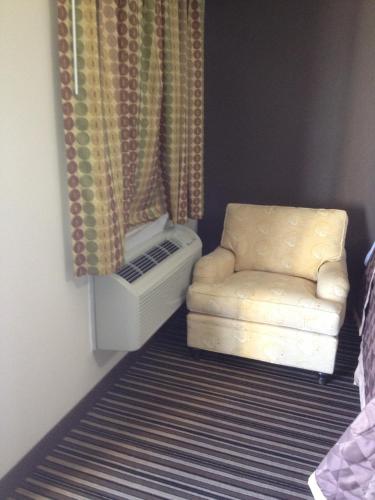 Posezení v ubytování Executive Inn Snyder