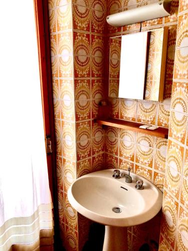 a bathroom with a sink and a mirror at Chalet dell'Orso in Pescasseroli
