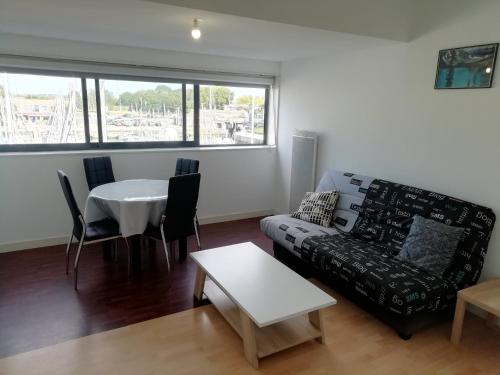 Posezení v ubytování Appartement Le "La Fayette" , vue exceptionnelle sur le port de plaisance