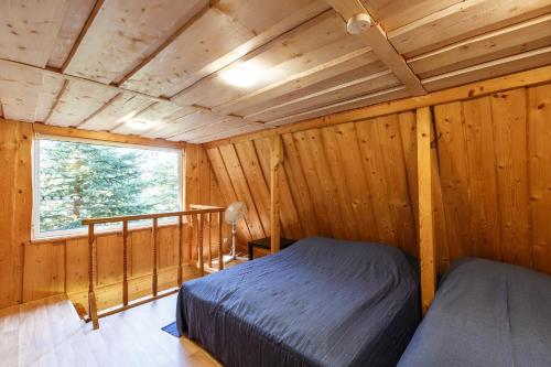a bedroom with a bed in a wooden room at Sodyba Brazylija in Taraldžiai