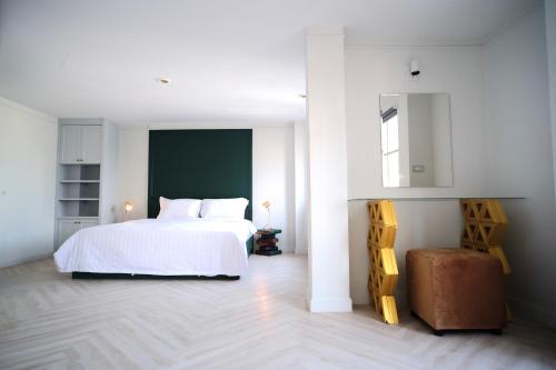 En eller flere senge i et værelse på Silom Apartment Close to BTS +WIFI+Netflix