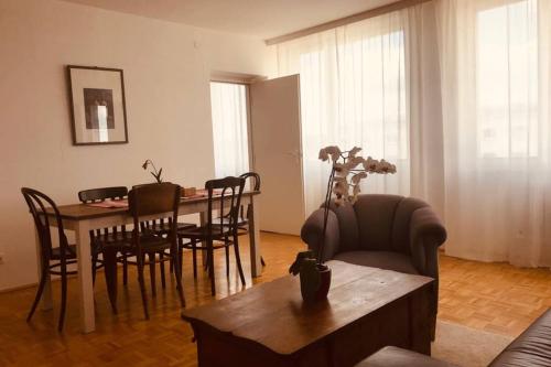 Mitten im Achten. Zentrale Wohnung in Wien