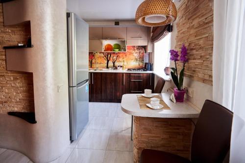 Η κουζίνα ή μικρή κουζίνα στο Apartment - Sobornaya Street