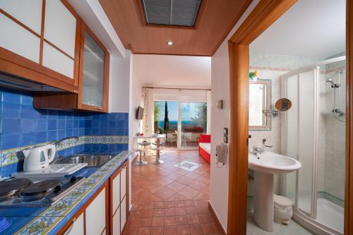 A bathroom at Felix Residence