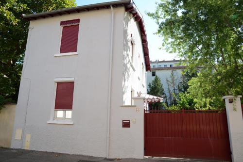 Το κτήριο όπου στεγάζεται  το bed & breakfast