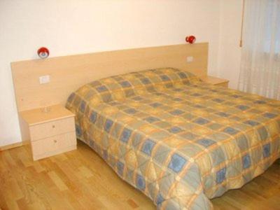 Łóżko lub łóżka w pokoju w obiekcie Chalet Decrestina