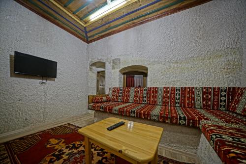 TV a/nebo společenská místnost v ubytování Cappa Cave Hotel