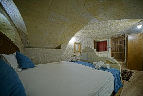 Postel nebo postele na pokoji v ubytování Cappa Cave Hotel