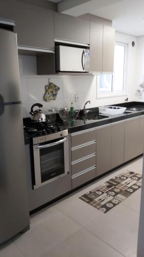 Η κουζίνα ή μικρή κουζίνα στο Apartamento em Torres