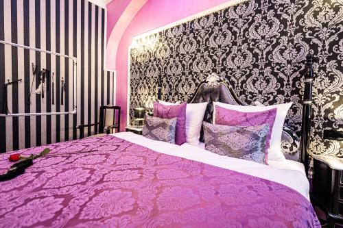 Tempat tidur dalam kamar di Sophie´s Place - Love Edition