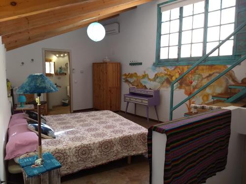 a bedroom with a bed and a piano in a room at El Retiro de Isabel in Embid de la Ribera