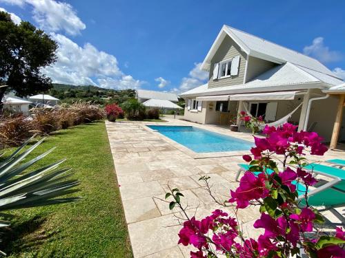 Bazén v ubytování Farniente au soleil.. nebo v jeho okolí