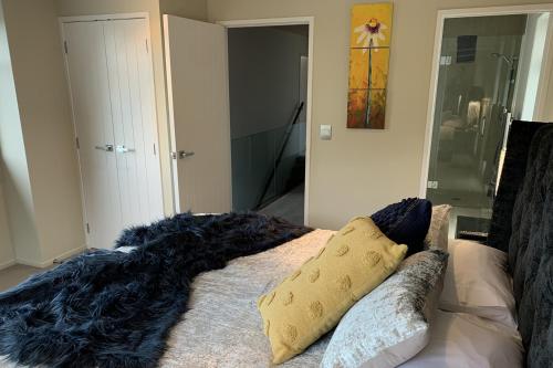 Postel nebo postele na pokoji v ubytování Kaiteriteri Retreat
