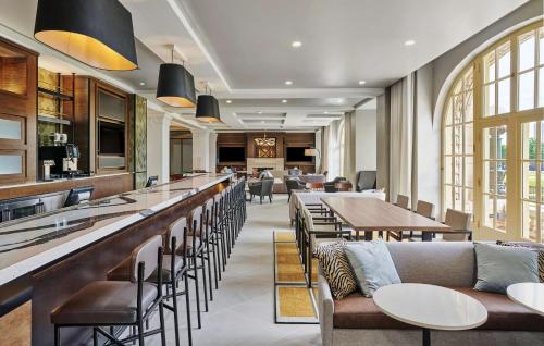 a restaurant with tables and chairs and a bar at Hyatt Place Chicago Medical/University District in Chicago