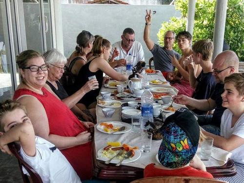 Galeriebild der Unterkunft Rainbow Beach Resort in Ambalangoda