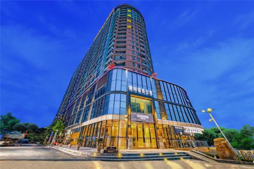 Bangunan di mana terletaknya aparthotel ini
