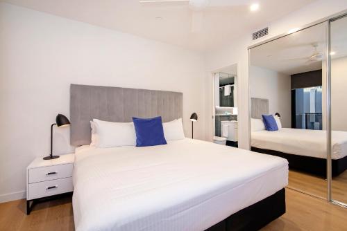 Ένα ή περισσότερα κρεβάτια σε δωμάτιο στο Atlas Apartments by CLLIX