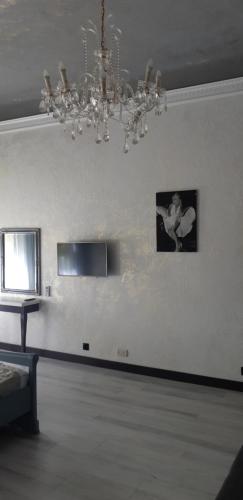 TV a/nebo společenská místnost v ubytování Apartment on Soborna 91