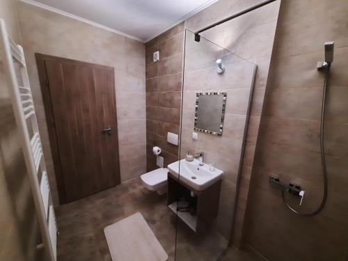 Afbeelding uit fotogalerij van New Grey Residence Apartament in Târgu-Mureş