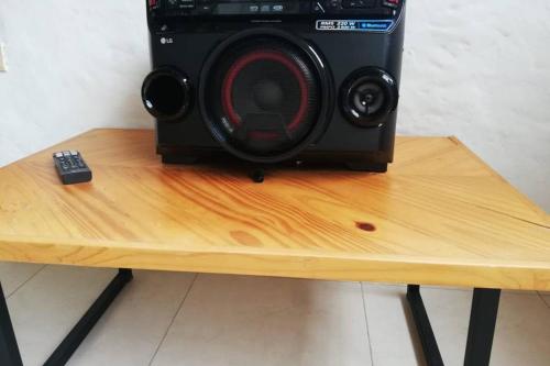 a speaker sitting on top of a wooden table at FINCA YULUKA in Apulo