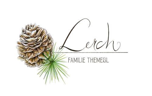 a pine cone and the word ivy in front of a pine tree at Ferienwohnungen Themessl in Kirchbach