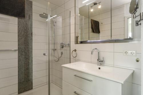 a bathroom with a sink and a shower at Ferienwohnung Eberle in Eriskirch