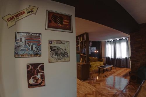 Χώρος καθιστικού στο Loft Apartman Menhetn